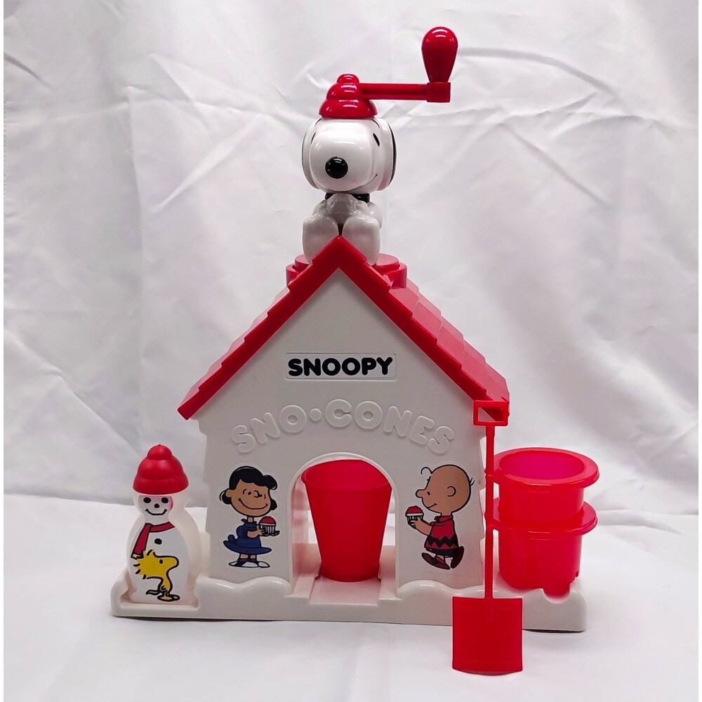 Playskool Snoopy Sno-Cone Stand Playset w/ Figures & Accessories, Peanuts